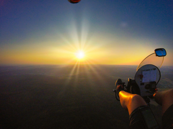 Wahnsinnsflug in den Sonnenuntergang