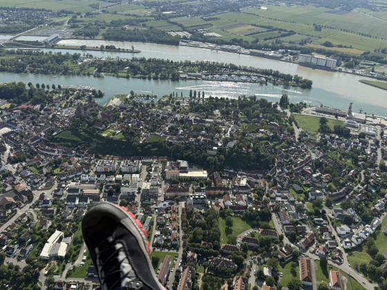 In Breisach ein keltischer Fürstensitz und später ein römisches Schloss sowie die Art Rhena / Rheininsel.