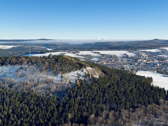 Adventsflug Erzgebirge - Blick über den Bärenstein in Richtung Böhmisches Becken