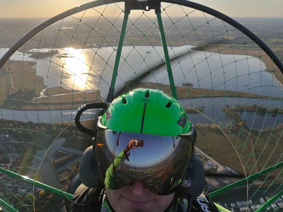 Sonnenuntergangsflug über den Maas Seen bei Roermond