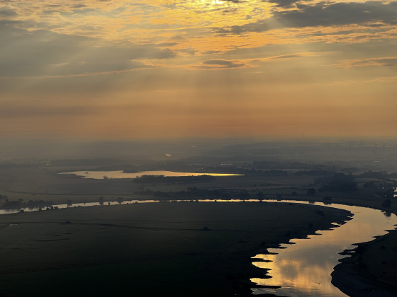 Morgenflug, Elbe, Altmark, Gold & Sonnenaufgang mit dem „Blyke“