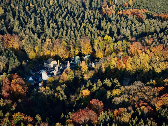 Erzgebirgischer Herbst von oben - Museum Kalkwerk Lengefeld