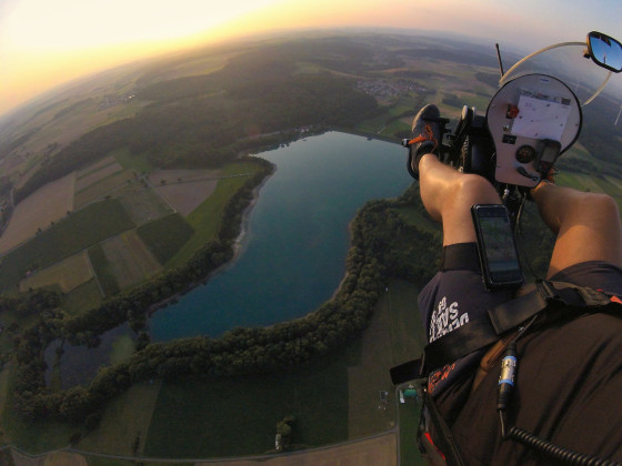 Abendflug über der Antrifttalsperre