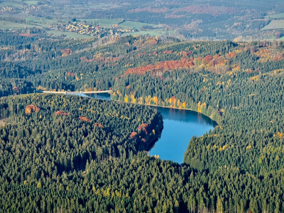 Erzgebirgischer Herbst von oben - Talsperre Neunzehnhain2